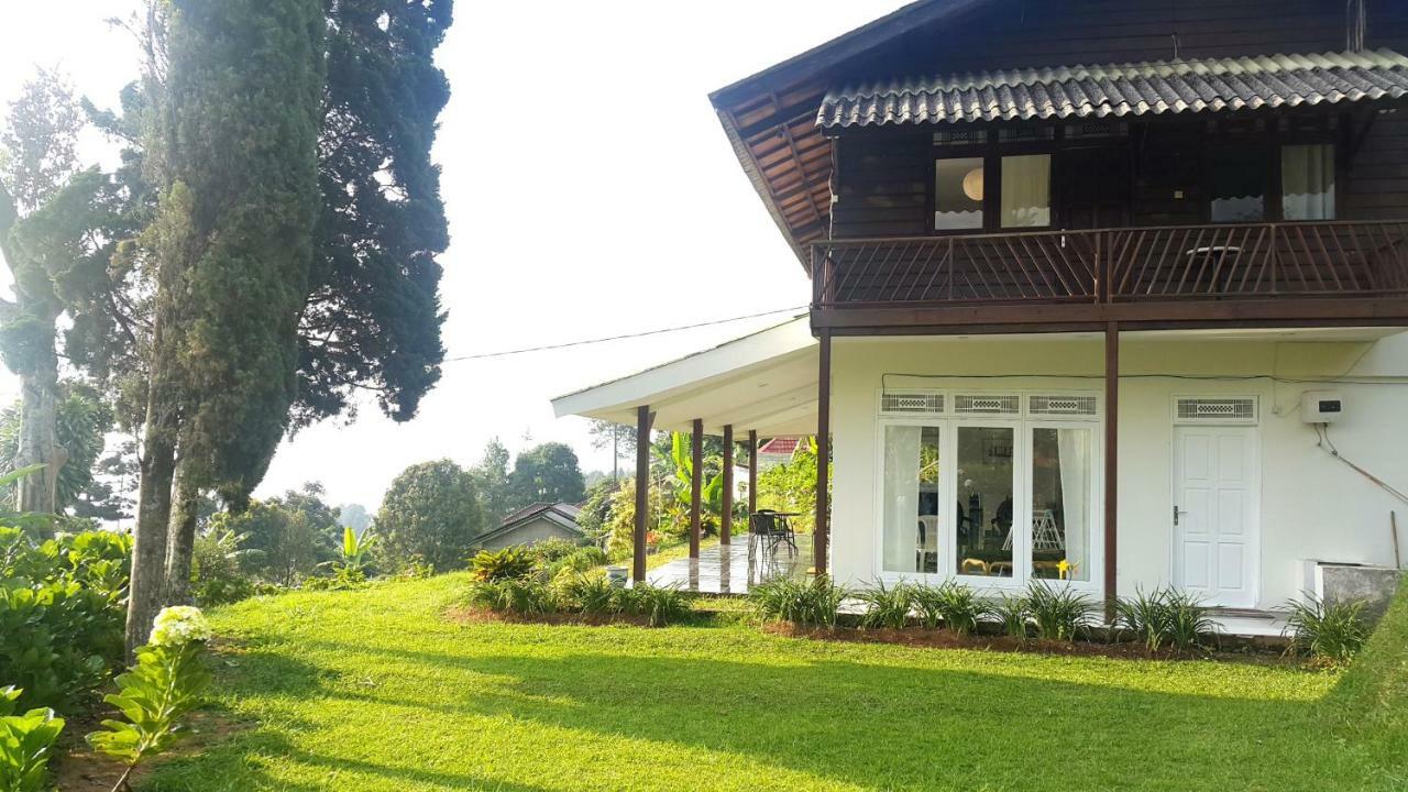 Villa Green Hill By The Villas 100 Bogor Exterior photo